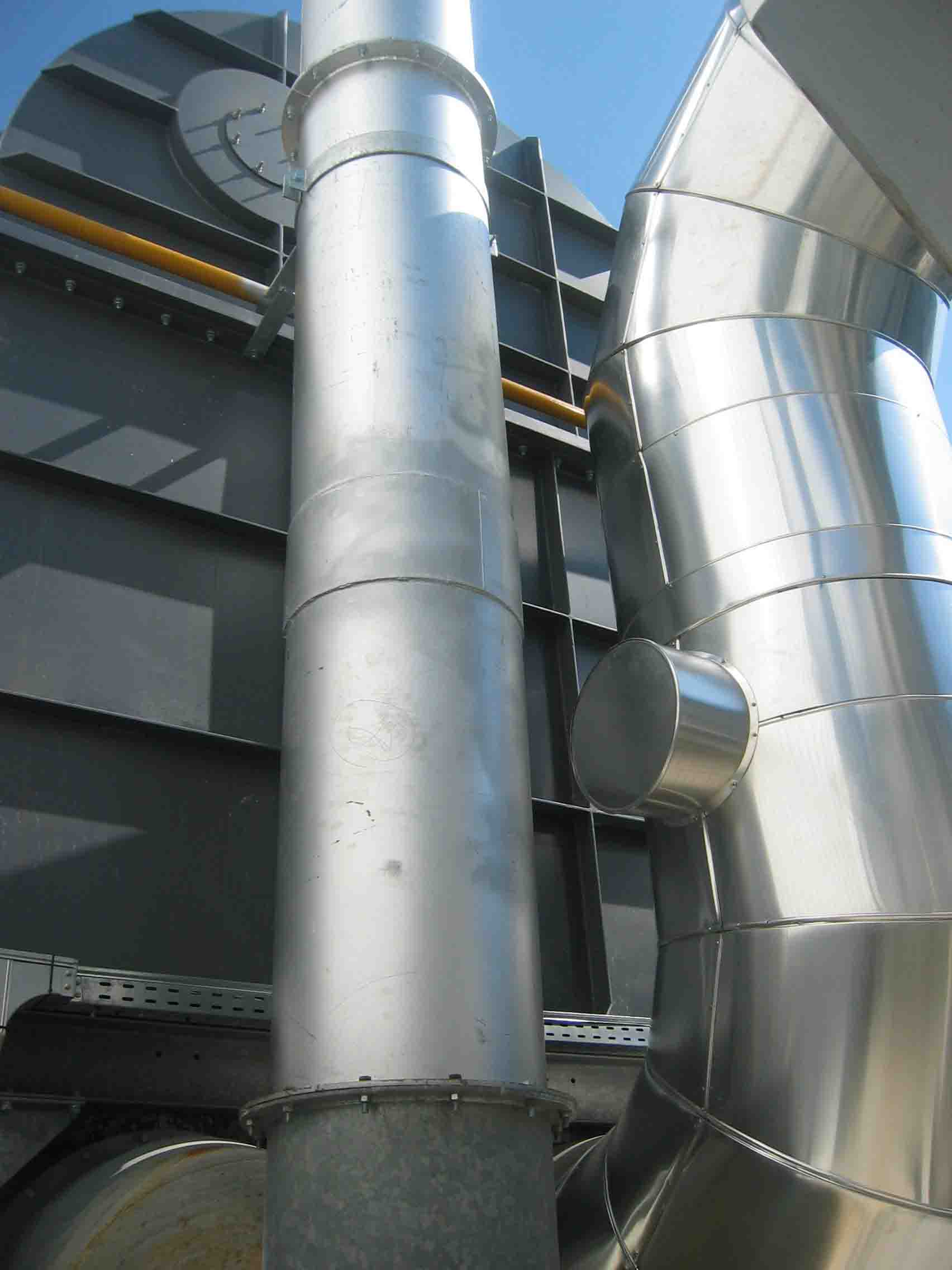 Foto di Ossidatore termico rigenerativo e modulo di recupero energetico per riscaldamento, acqua sanitaria. Stampa Roto Offset, Italia, 2000