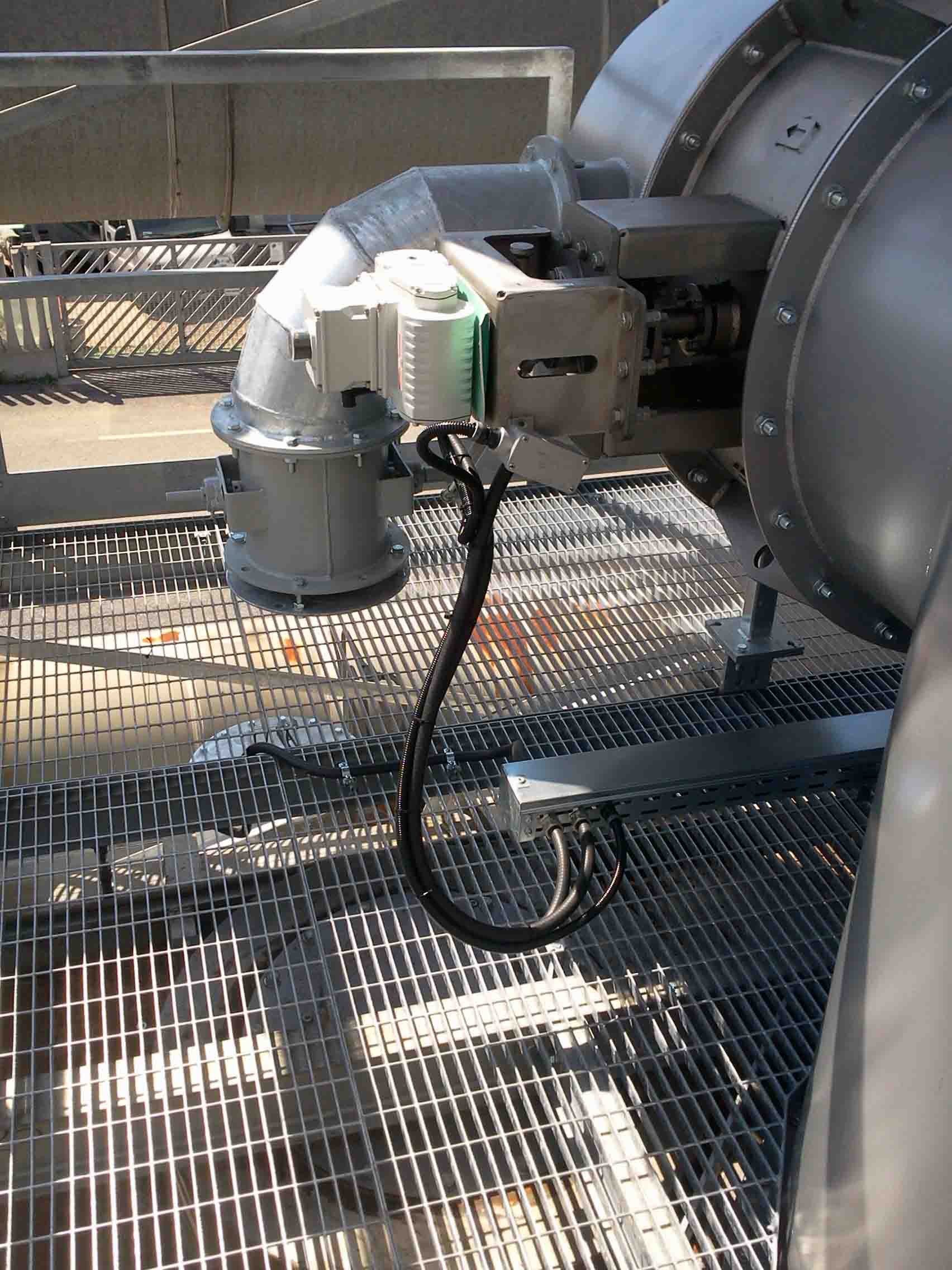 Foto di Ossidatore termico rigenerativo e modulo di recupero energetico per riscaldamento, acqua sanitaria. Stampa Roto Offset, Italia, 2002
