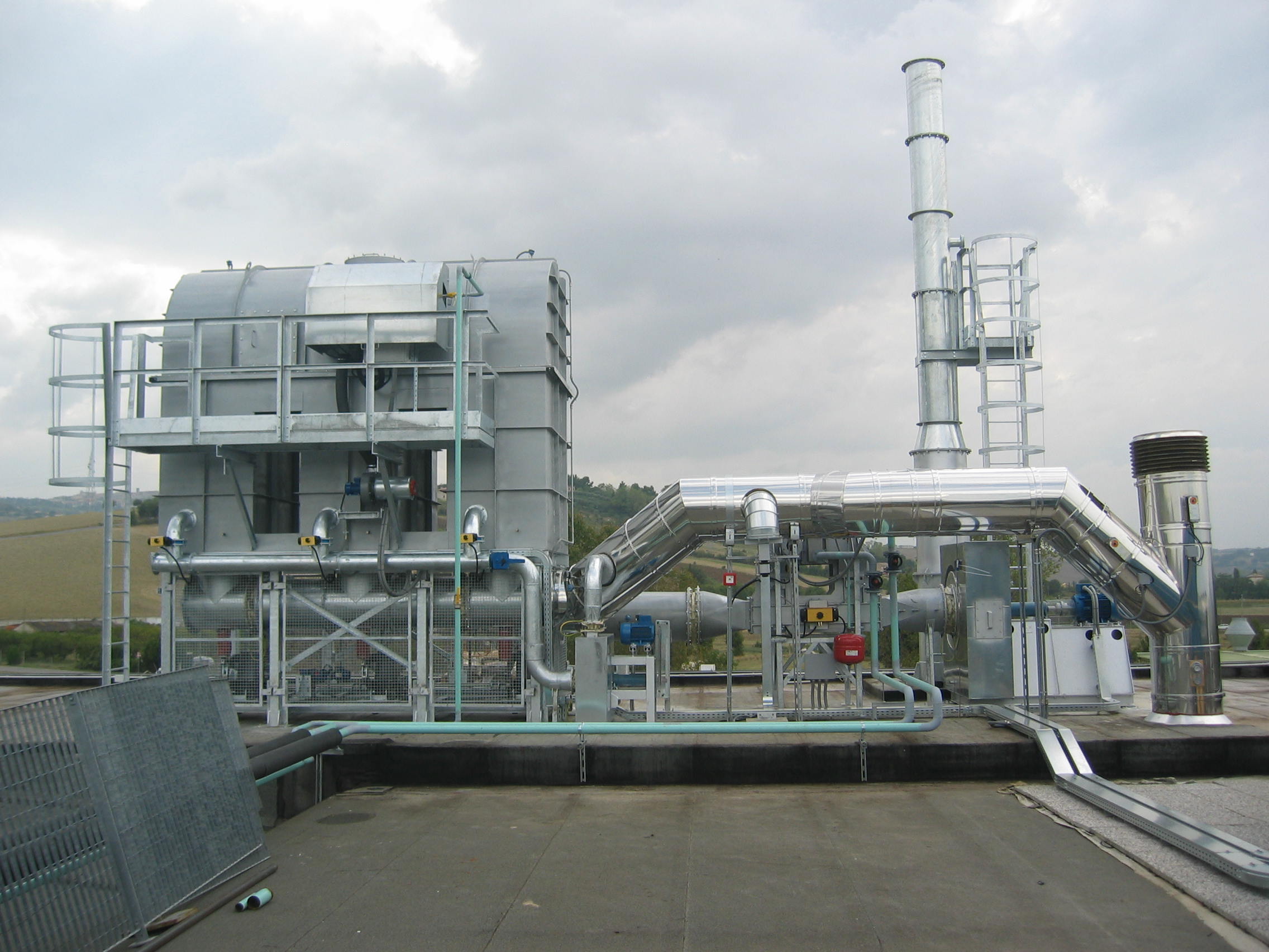 Foto di Ossidatore termico rigenerativo e modulo di recupero energetico per riscaldamento, acqua sanitaria. Stampa Roto Offset, Italia, 2007