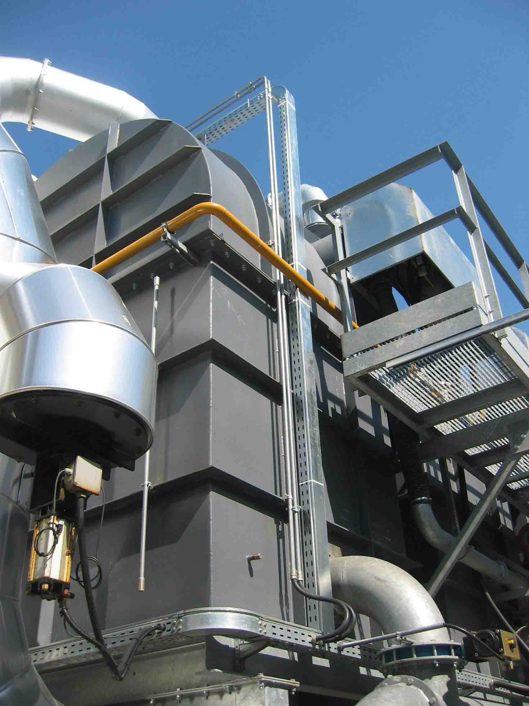 Foto di Ossidatore termico rigenerativo e modulo di recupero energetico per riscaldamento, acqua sanitaria. Stampa Roto Offset, Francia, 2006