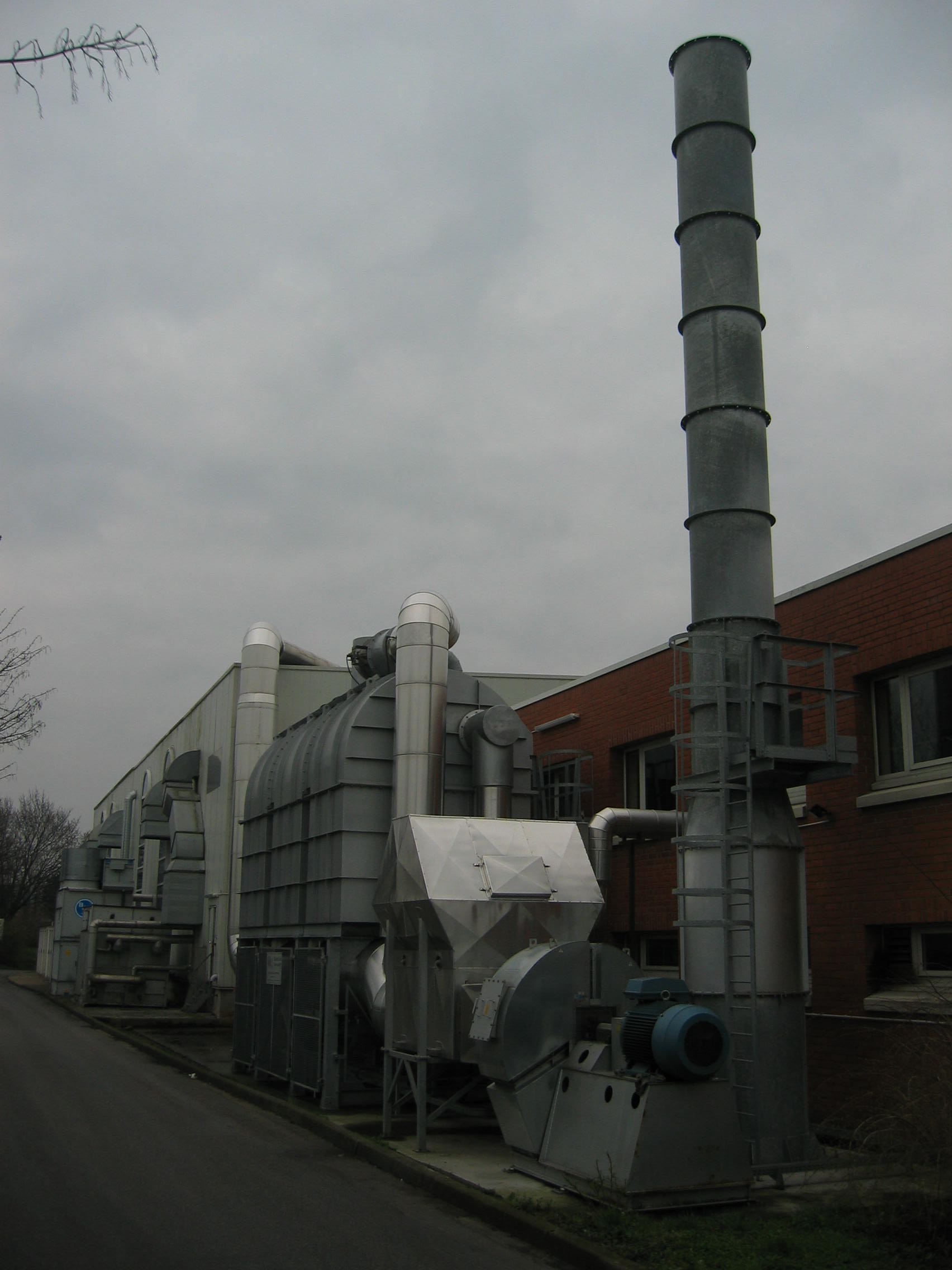 Foto di Ossidatore termico rigenerativo e modulo di recupero energetico per riscaldamento, acqua sanitaria. Stampa Roto Offset, Germania, 2006