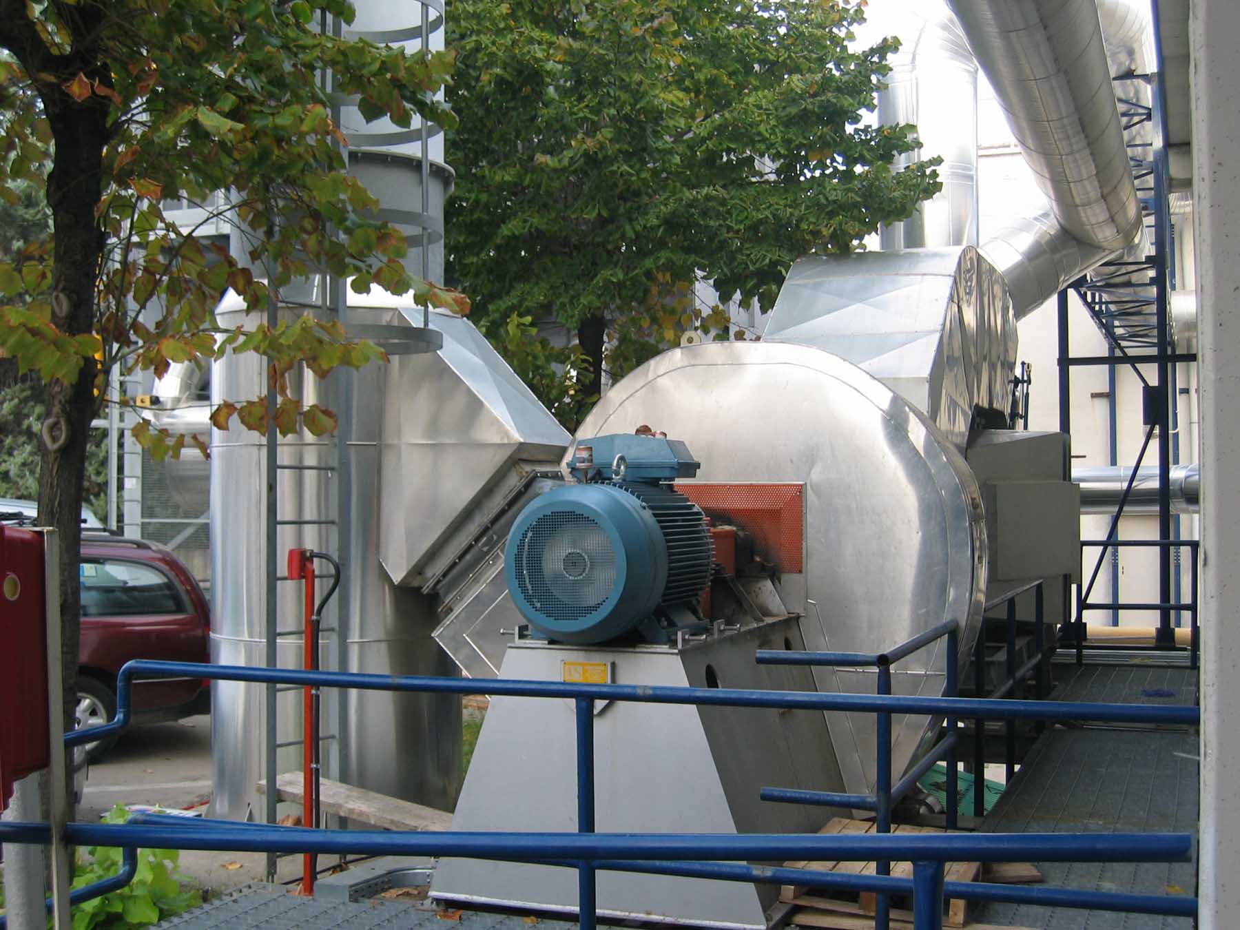 Foto di Ossidatore termico rigenerativo e modulo di recupero energetico per riscaldamento, acqua sanitaria. Stampa Roto Offset, Italia, 2002